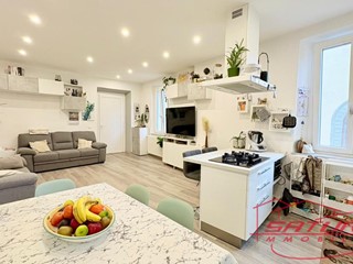 Appartamento in Vendita a Lucca, 525'000€, 140 m², arredato