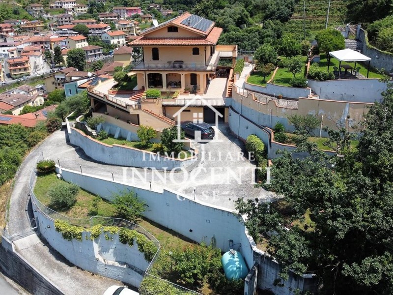 Villa in Vendita a Montignoso, 780'000€, 350 m²