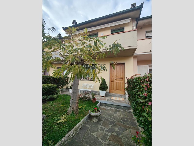 Casa Indipendente in Vendita a Cerreto Guidi, zona Lazzeretto, 249'000&euro;, 165 m², arredato, con Box