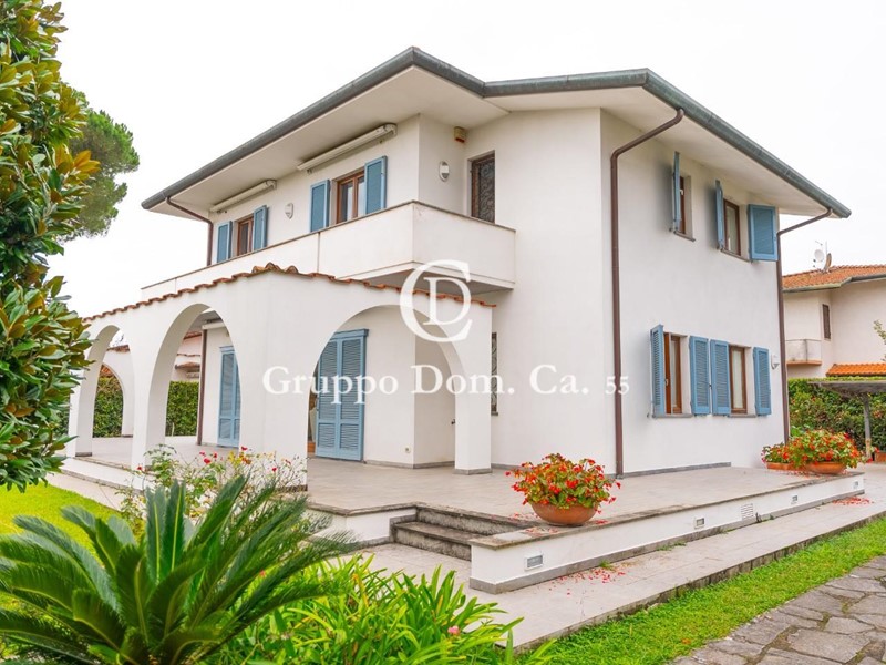 Villa in Vendita a Forte dei Marmi, 2'700'000&euro;, 273 m², arredato