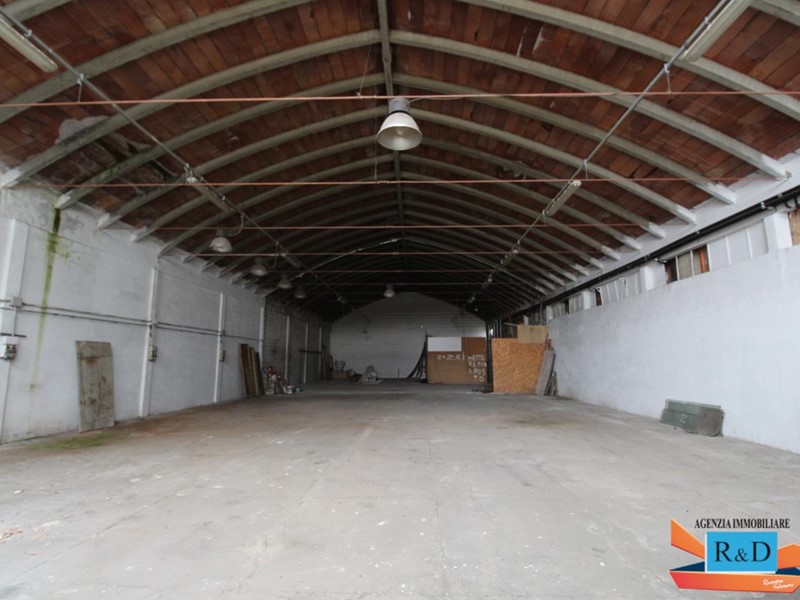 Capannone in Vendita a Colle di Val D'Elsa, zona Gracciano Dell'elsa, 190'000&euro;, 750 m²