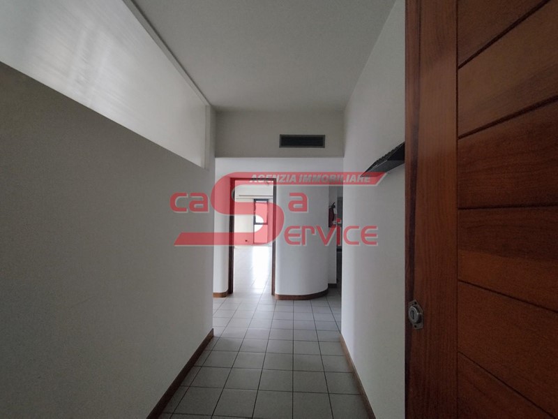 Ufficio in Vendita a Montecatini Terme, 260'000&euro;, 225 m²