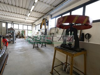 Capannone in Affitto a Calcinaia, 750&euro;, 220 m²
