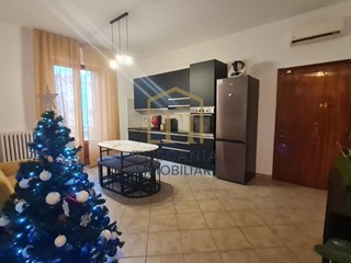 Quadrilocale in Vendita a Colle di Val D'Elsa, zona Gracciano Dell'elsa, 230'000€, 100 m², arredato, con Box