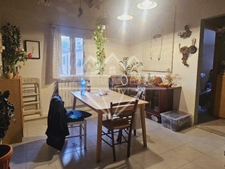 Quadrilocale in Vendita a Carrara, 59'000&euro;, 62 m², arredato