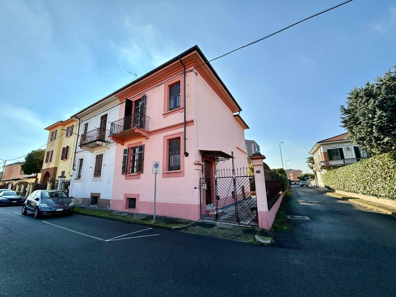 Casa Indipendente in Vendita a Alessandria, 155'000&euro;, 140 m²