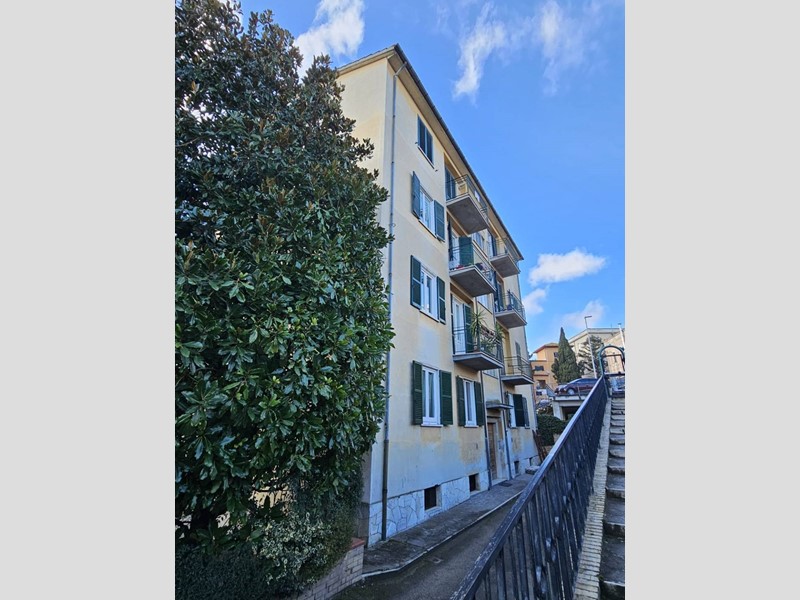 Trilocale in Vendita a Teramo, 75'000&euro;, 85 m²