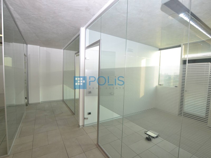 Ufficio in Affitto a Padova, 950€, 85 m²