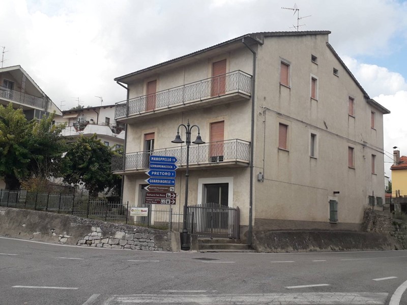 Immobile commerciale in Vendita a Roccamontepiano, 70'000&euro;, 130 m²