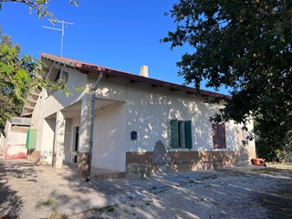 Casa Indipendente in Vendita a Rosciano, 149'000&euro;, 240 m²