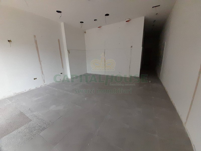 Immobile commerciale in Affitto a Caserta, 900&euro;, 80 m²