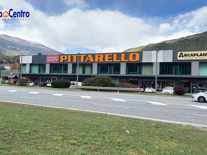 Immobile commerciale in Affitto a Saint Christophe, 12'500€, 1300 m²