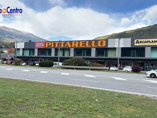 Immobile commerciale in Affitto a Saint Christophe, 12'500€, 1300 m²