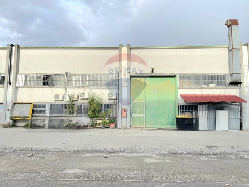Capannone in Vendita a Firenze, 550'000&euro;, 468 m²
