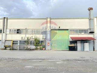 Capannone in Vendita a Firenze, 550'000&euro;, 468 m²