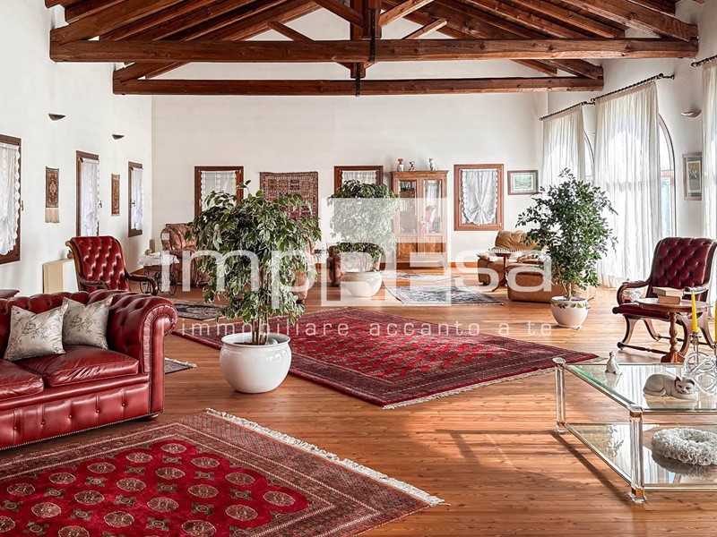 Villa in Vendita a Meduna di Livenza, 1'050'000€, 500 m²