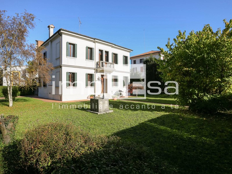 Villa in Vendita a Treviso, 880'000&euro;, 295 m²