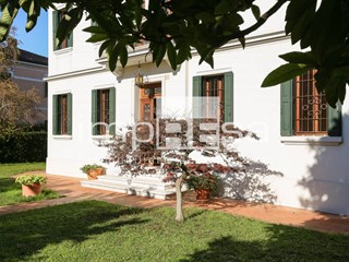 Villa in Vendita a Treviso, 880'000&euro;, 295 m²
