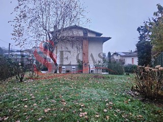 Villa in Vendita a Scanzorosciate, 295'000€, 195 m²