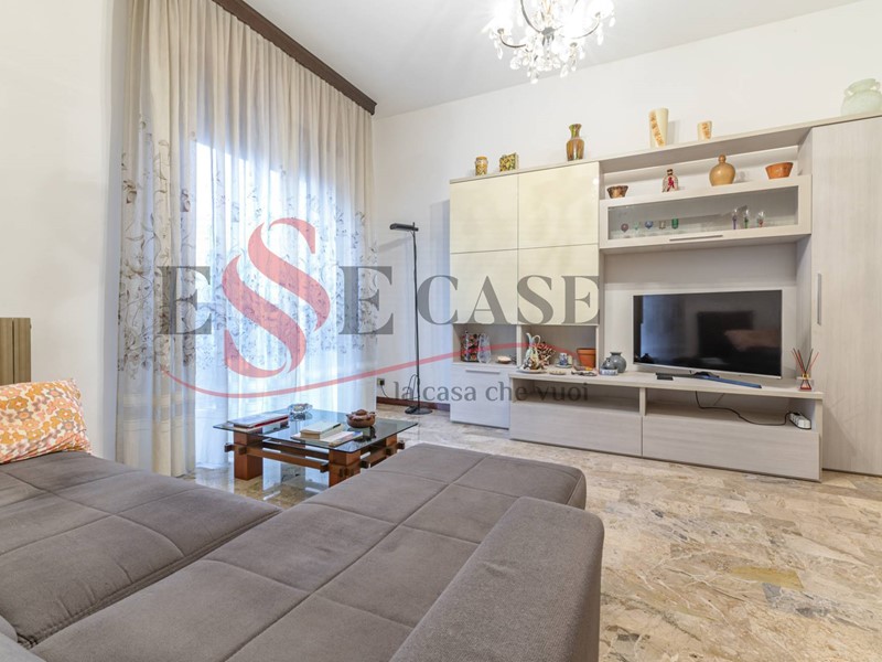 Villa in Vendita a Scanzorosciate, 269'000&euro;, 195 m²