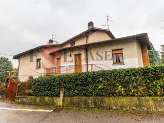 Villa in Vendita a Scanzorosciate, 269'000&euro;, 195 m²