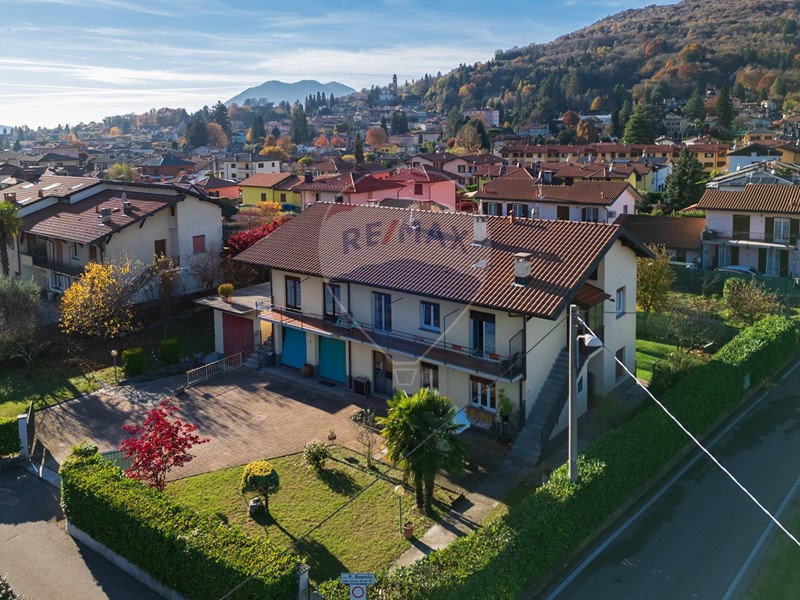 Casa Indipendente in Vendita a Marchirolo, 420'000€, 314 m²