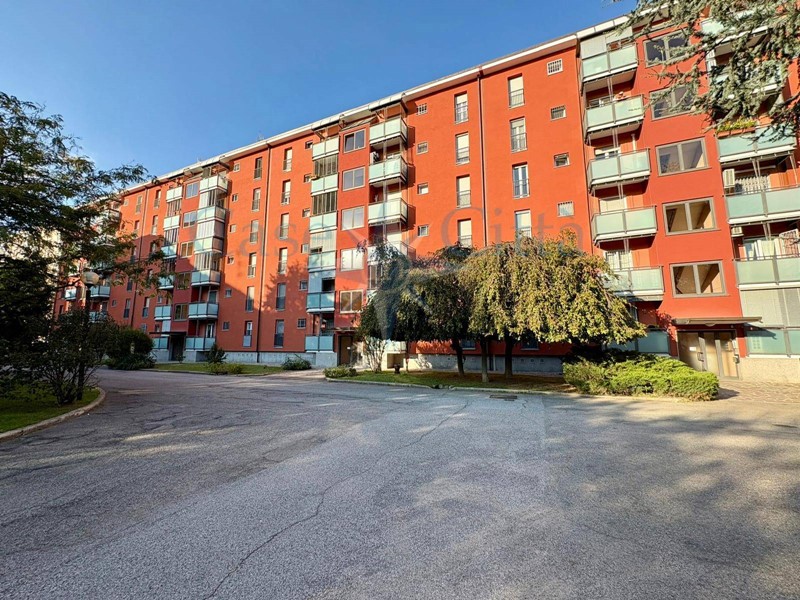 Trilocale in Vendita a Milano, 240'000&euro;, 83 m²