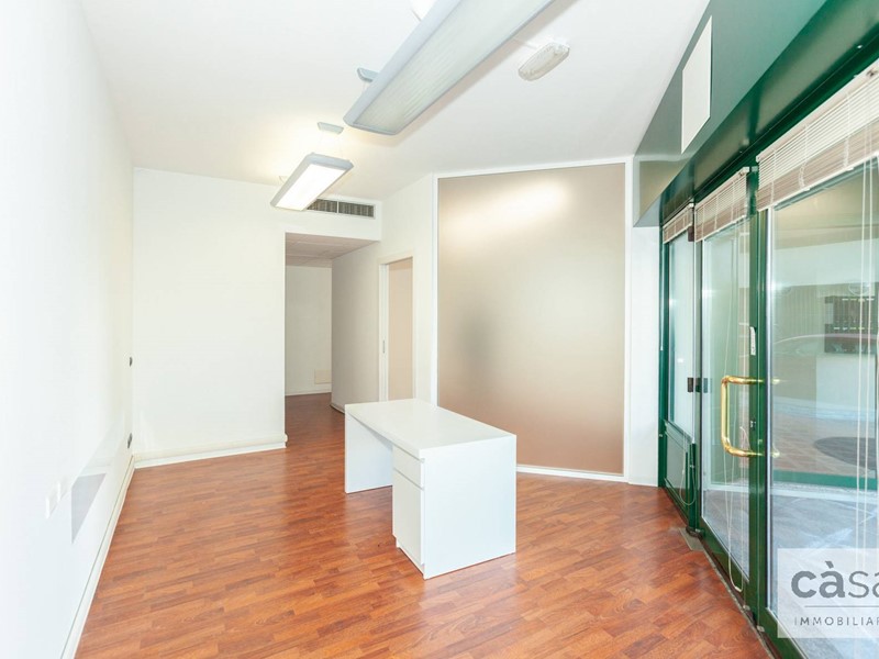 Immobile commerciale in Affitto a Varese, 1'000€, 110 m²