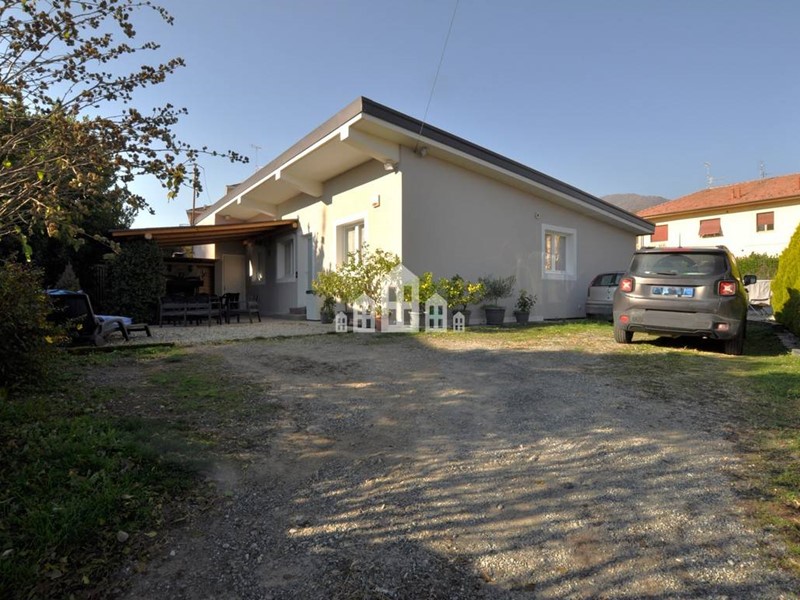 Villa in Vendita a Cuorgnè, 229'000&euro;, 150 m²