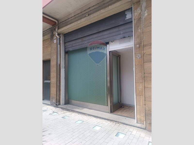 Attività commerciale in Affitto a Sant'Agata li Battiati, 700€, 50 m²