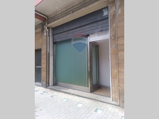 Attività commerciale in Affitto a Sant'Agata li Battiati, 700€, 50 m²