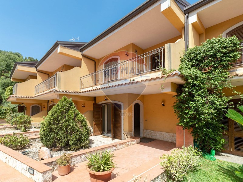Villetta a schiera in Vendita a Tremestieri Etneo, 290'000€, 190 m²
