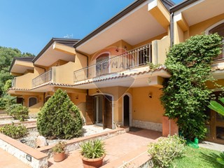 Villetta a schiera in Vendita a Tremestieri Etneo, 290'000€, 190 m²