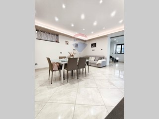 Casa Indipendente in Vendita a Acireale, 209'000&euro;, 200 m²