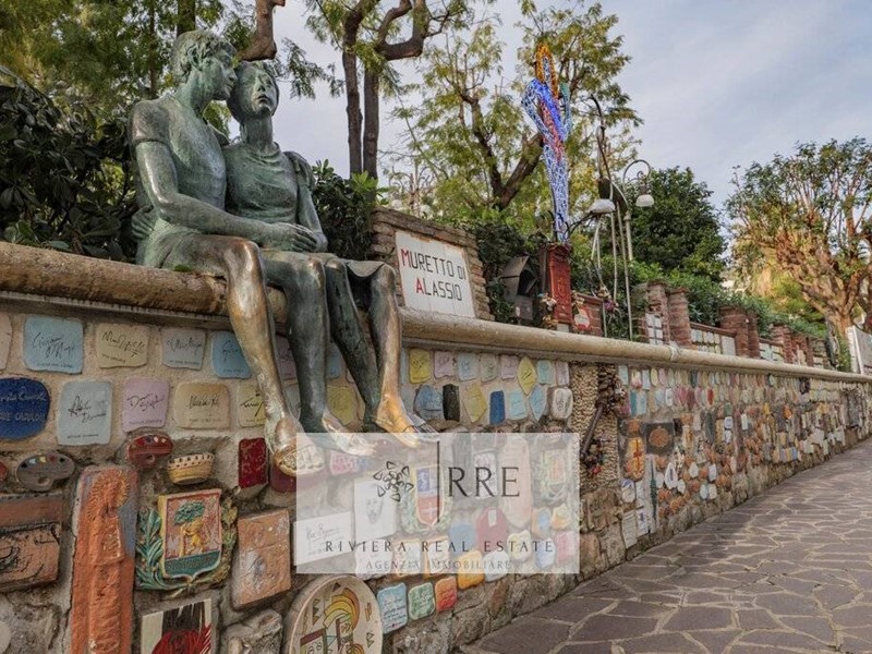 Appartamento in Vendita a Alassio, 2000 m²