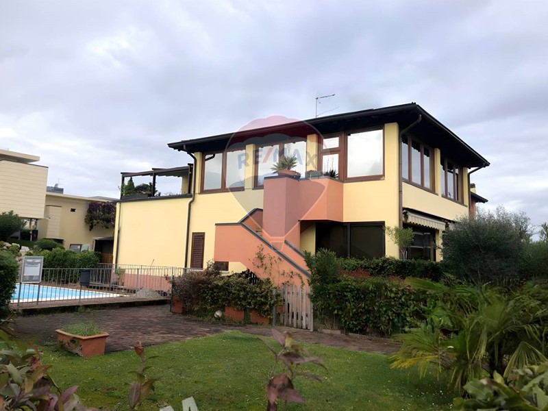 Trilocale in Vendita a Desenzano del Garda, 182'025&euro;, 82 m², con Box