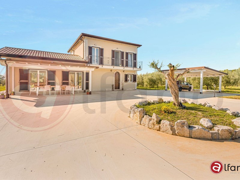 Villa in Vendita a Roccasecca, 375'000€, 253 m²
