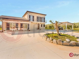 Villa in Vendita a Roccasecca, 375'000€, 253 m²