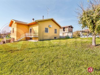 Casa Indipendente in Vendita a Arpino, 190'000€, 152 m²