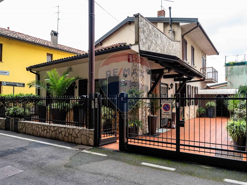 Casa Indipendente in Vendita a Bergamo, 249'000€, 110 m², con Box