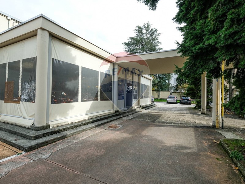 Immobile commerciale in Vendita a Bergamo, 399'000€, 450 m²
