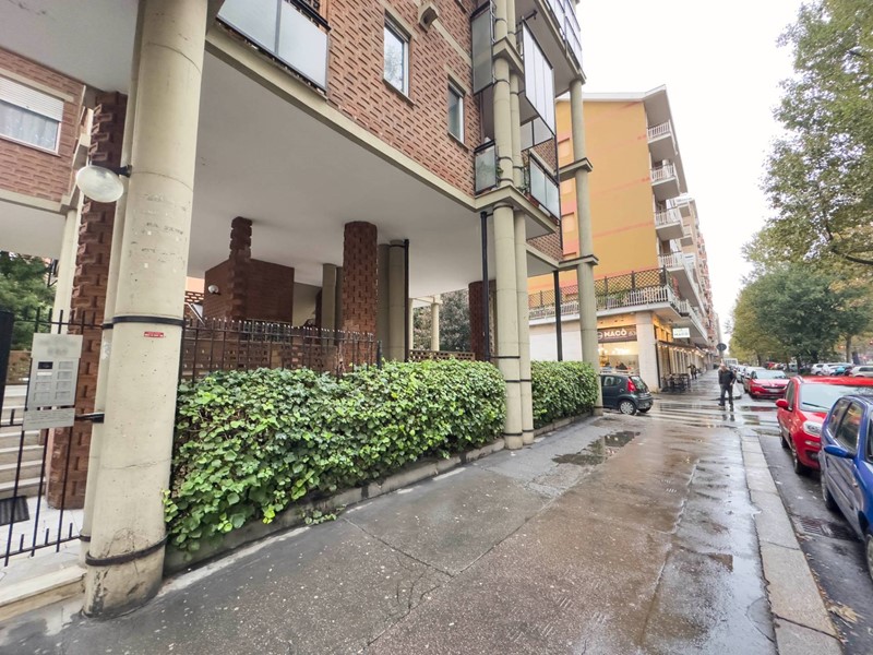 Ufficio in Affitto a Torino, 1'000&euro;, 188 m²
