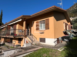 Casa Semi Indipendente in Vendita a Salò, 399'000&euro;, 201 m²