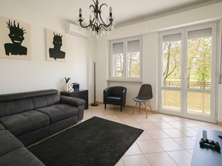 Appartamento in Vendita a Ferrara, 115'000€, 82 m², con Box