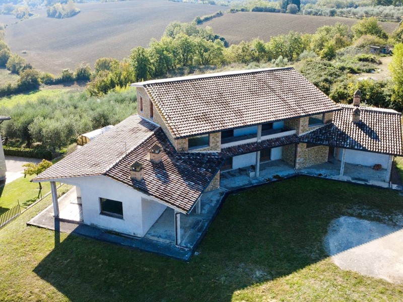 Villa in Vendita a Panicale, 450'000€, 800 m²