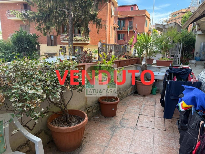Bilocale in Vendita a Roma, 99'000&euro;, 45 m²