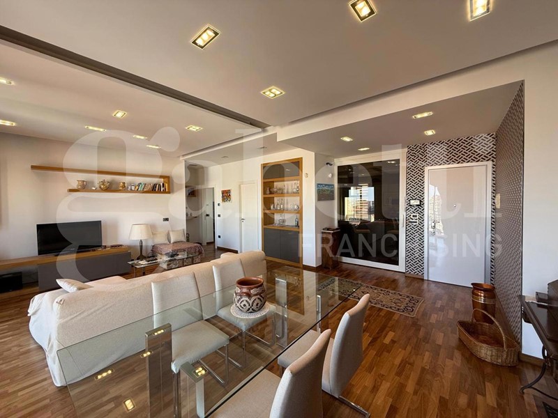 Quadrilocale in Vendita a Catania, 395'000€, 135 m², arredato