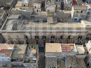 Casa Indipendente in Vendita a Ragusa, 790'000&euro;, 954 m²