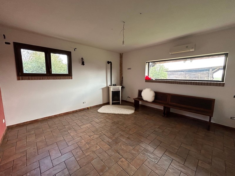 Villa in Vendita a Adria, 130'000€, 120 m², con Box