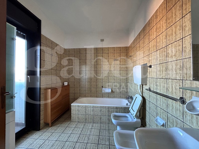 Appartamento in Vendita a Bologna, 495'000€, 152 m²